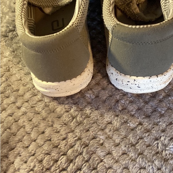 Men’s hey dudes size 10 $50 - Picture 4 of 5
